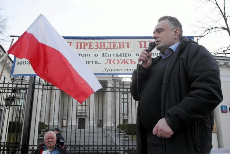 Redaktor naczelny "Gazety Polskiej" Tomasz Sakiewicz uważa, że "to, co się dzieje, to początek ataku zielonych ludzików." "Zaatakowano krytyczną infrastrukturę i Sejm" - napisał na Twitterze
