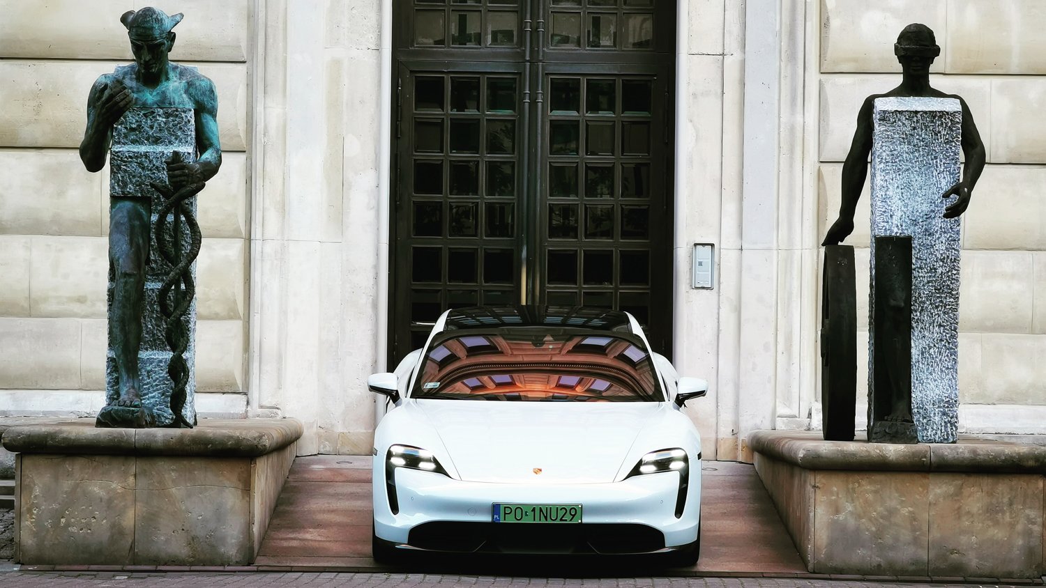 Porsche Taycan jest dostępne w kilku wersjach, my testowaliśmy najmocniejszą Turbo S.