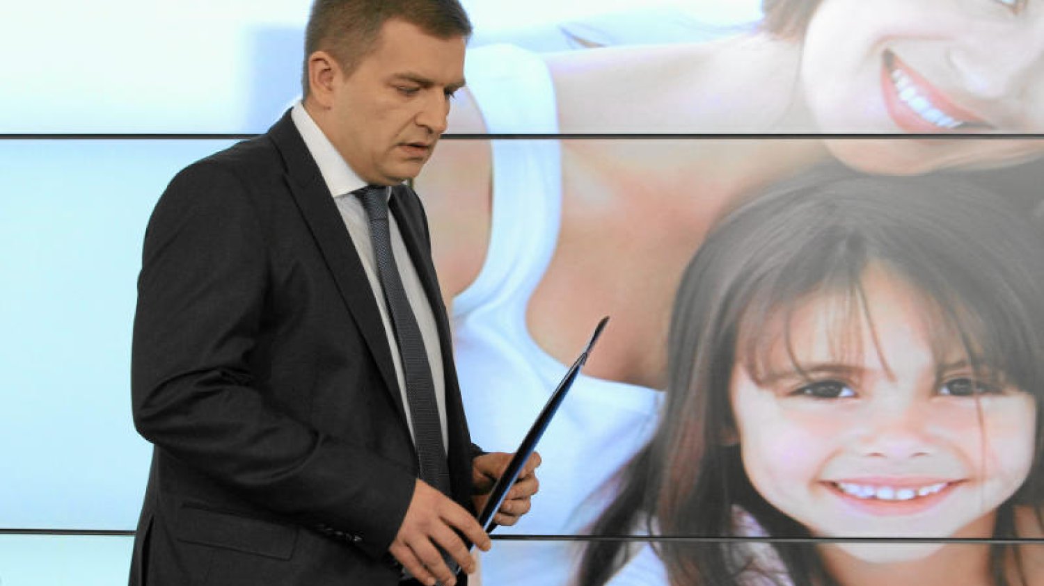 Minister zdrowia Bartosz Arłukowicz przedstawia rządowy program in vitro.