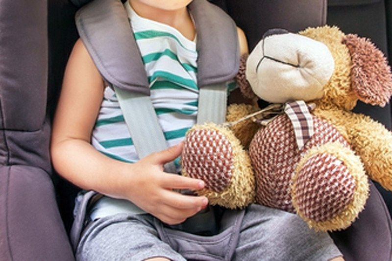 Trzyletnia dziewczynka zmarła w Rybniku, bo ojciec na osiem godzin zostawił ją w upale w zamkniętym aucie.