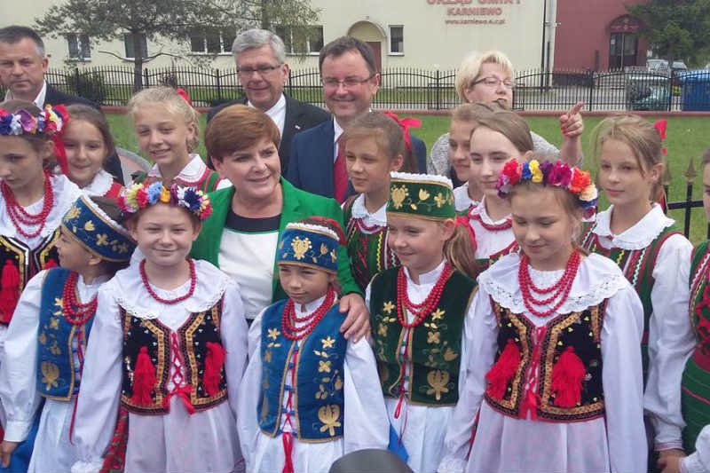 Komentatorom nie przeszkadza, że PiS wykorzystuje w swojej kampanii wyborczej dzieci.