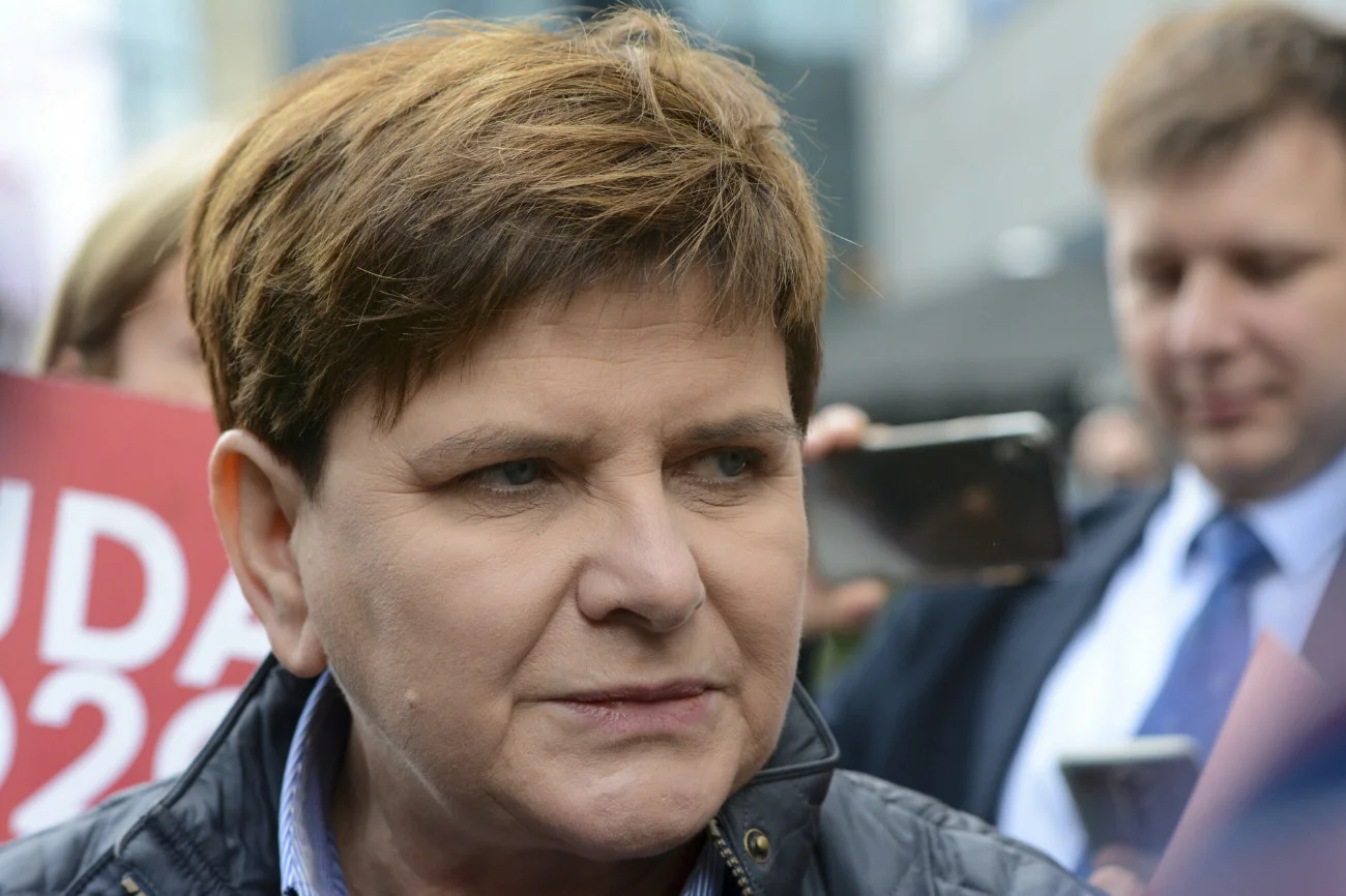 Beata Szydło sprowadzona na ziemię przez francuskiego profesora prawa.