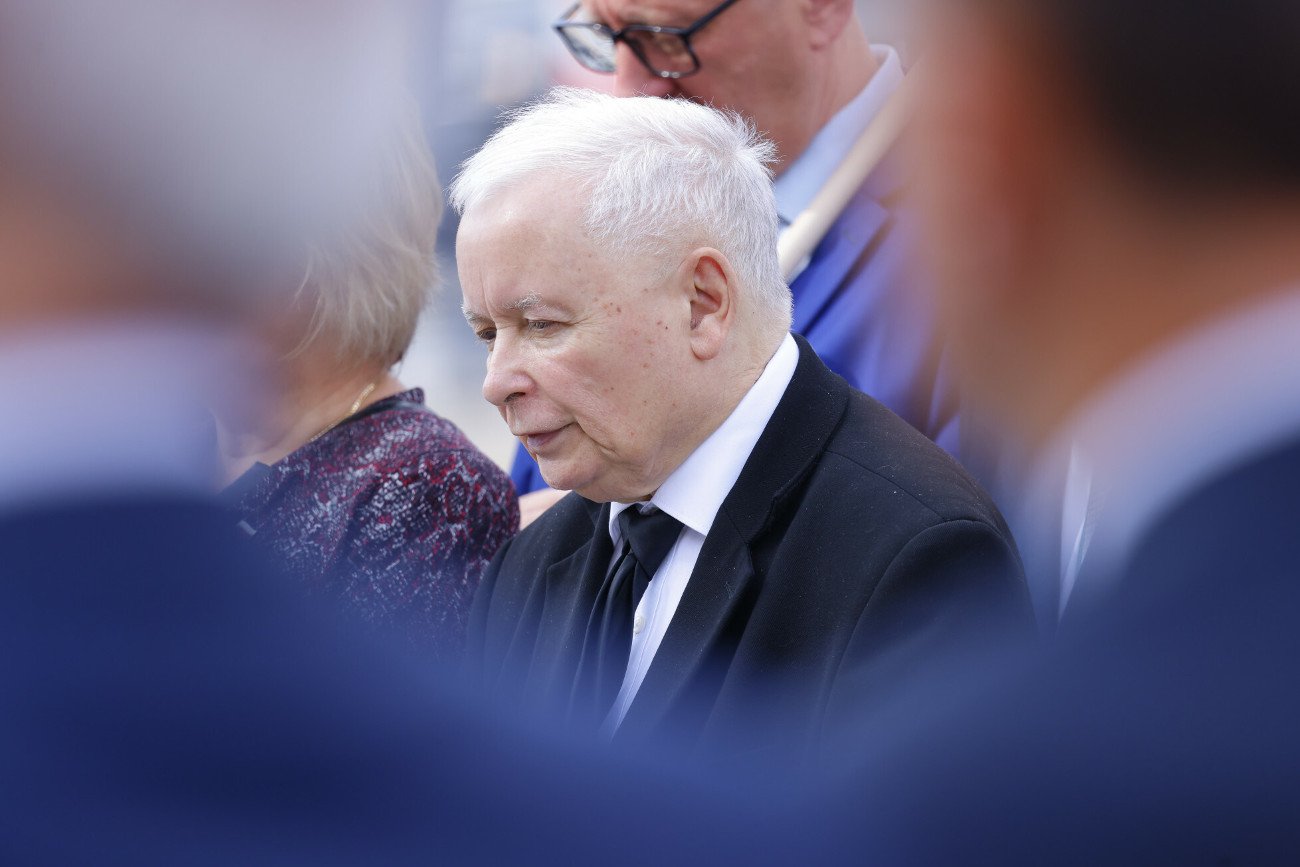 Prezes PiS zaapelował o finansowe wsparcie. Posłowie mają co miesiąc wpłacać na partię tysiąc złotych a europosłowie 5 tys. zł.