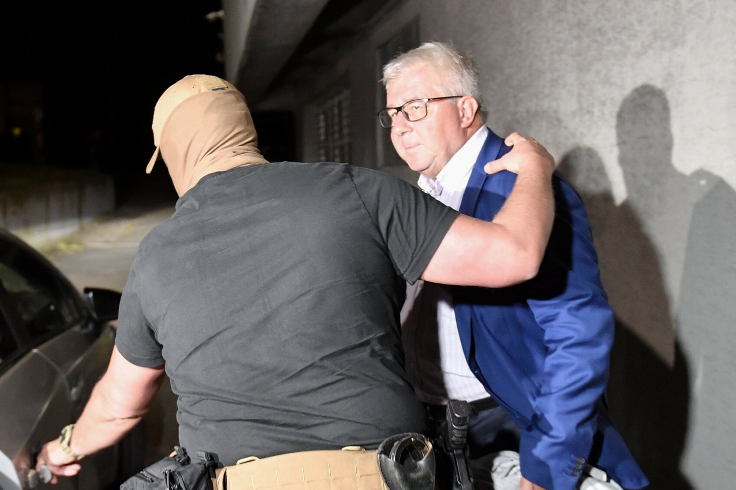 Czarnecki jest już na wolności. Tak skomentował zatrzymanie.