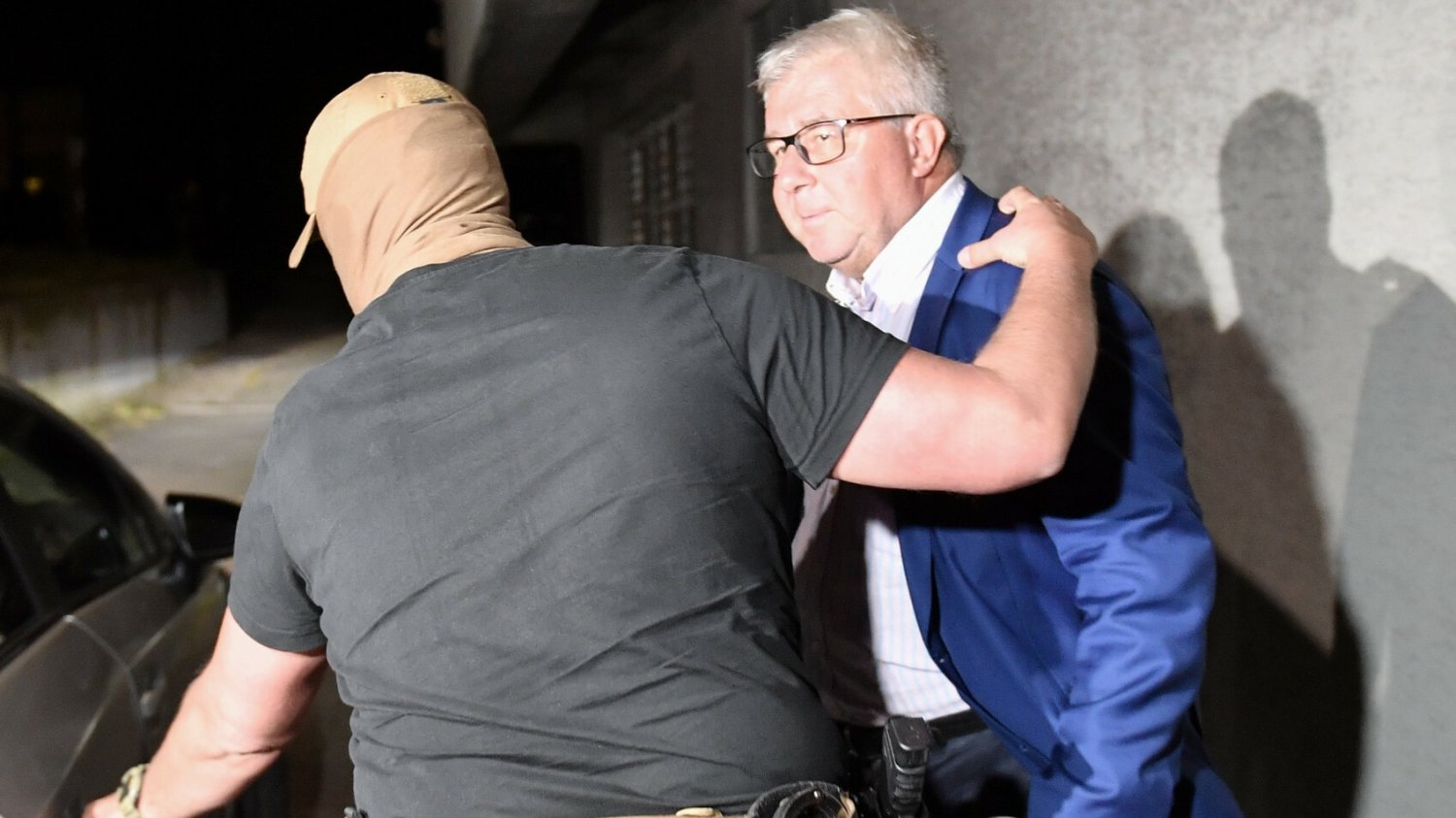 Czarnecki jest już na wolności. Tak skomentował zatrzymanie.