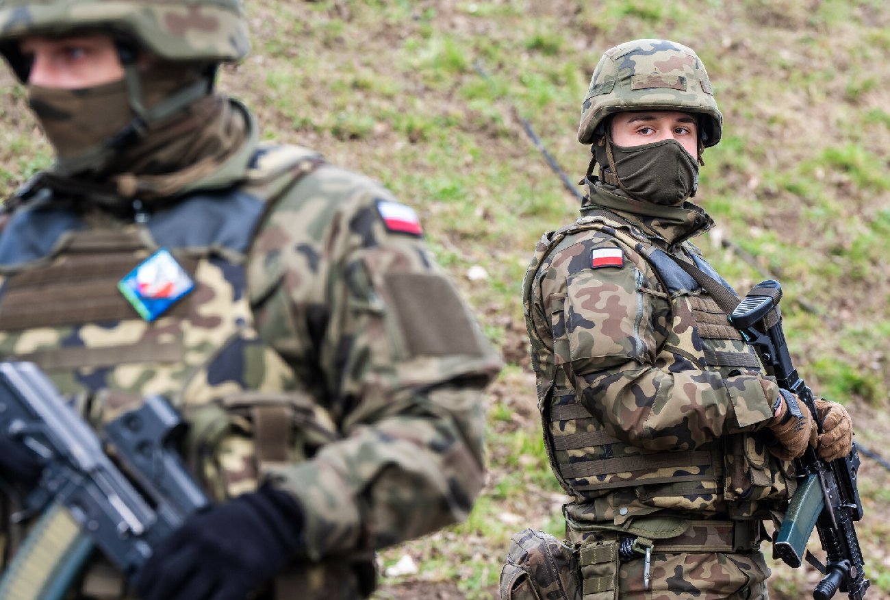 Alert RCB dla Warszawy. Służby ostrzegają przed hukiem i dymem.