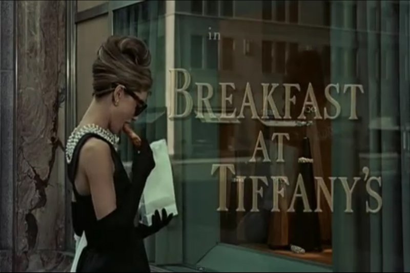 Słynna scena z filmu "Sniadanie u Tiffany'ego"