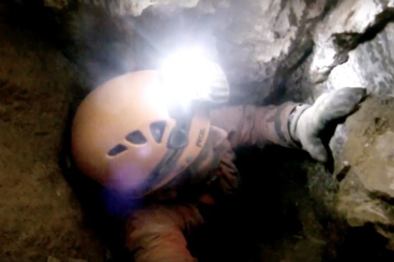 W takich warunkach pracowali w jaskini ratownicy TOPR.