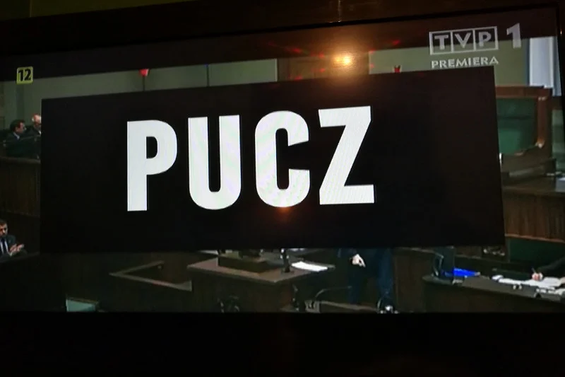 W porze największej oglądalności w TVP wyemitowano propagandowy "Pucz".