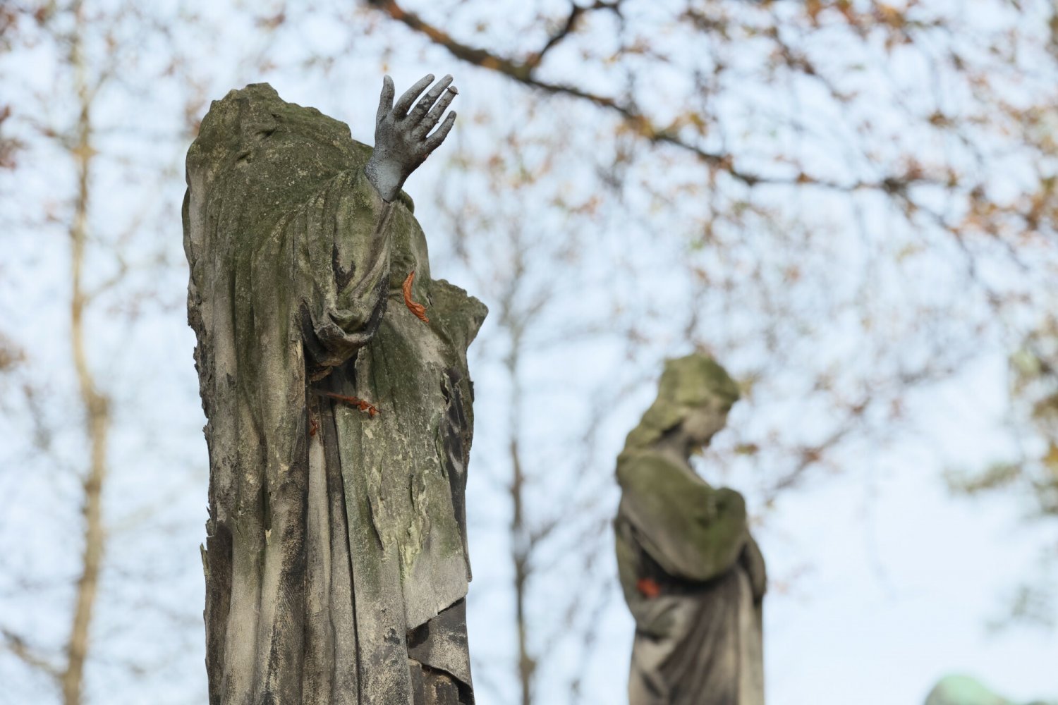 Stare Powązki to jeden z tych cmentarzy, na których poznanie trzeba przeznaczyć miesiące, jeśli nie lata