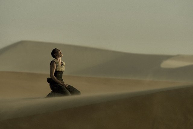 Charlize Theron jako Furiosa.
