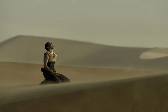 Charlize Theron jako Furiosa.