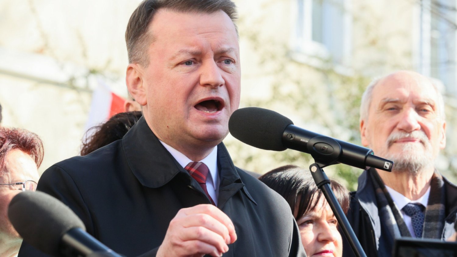 PiS chce dymisji Szejny. Błaszczak komentuje.