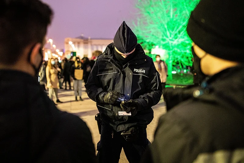 Policja zmienia taktykę wobec protestujących.