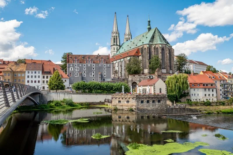 Widok na gotycki kościół w Görlitz