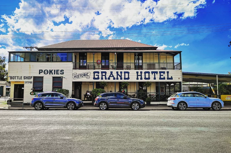 Ten Grand Hotel "grand" był tylko z nazwy. Ale klimatu mu się nie odmówi.