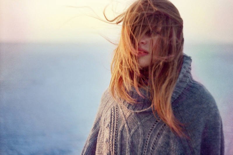 Włosy po kąpielach morskich i słonecznych potrzebują odżywienia i regeneracji