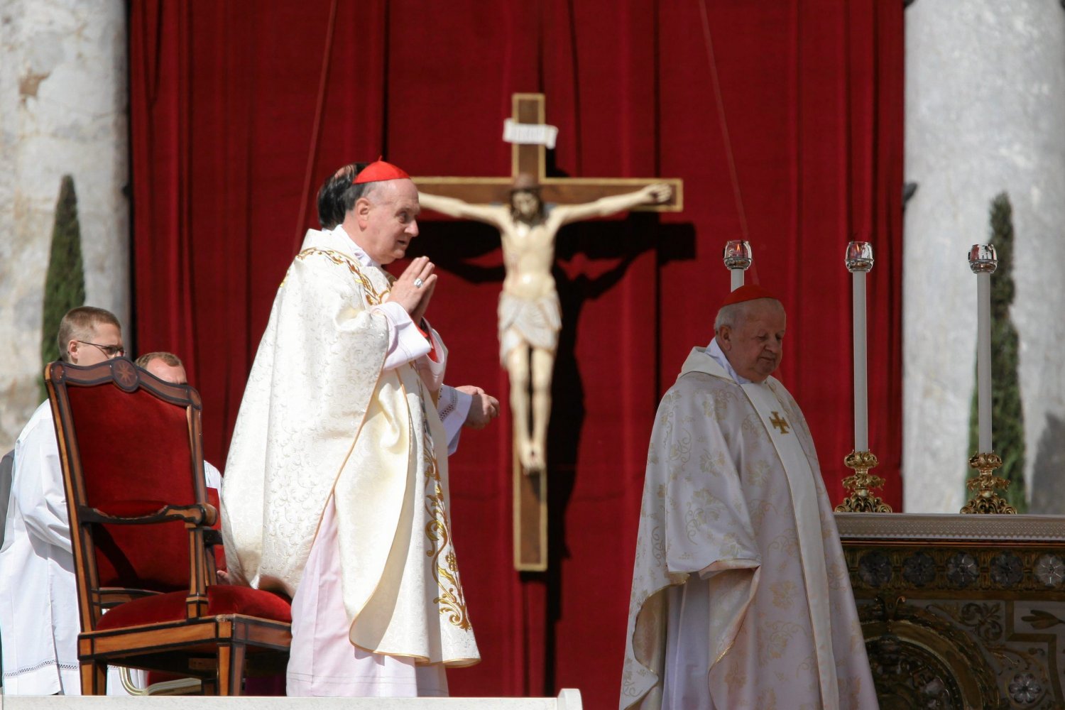 Watykan ujawni dokument o kard. McCarricku. Na zdj. kard. Dziwisz w Watykanie podczas mszy dziękczynnej za Jana Pawła II.