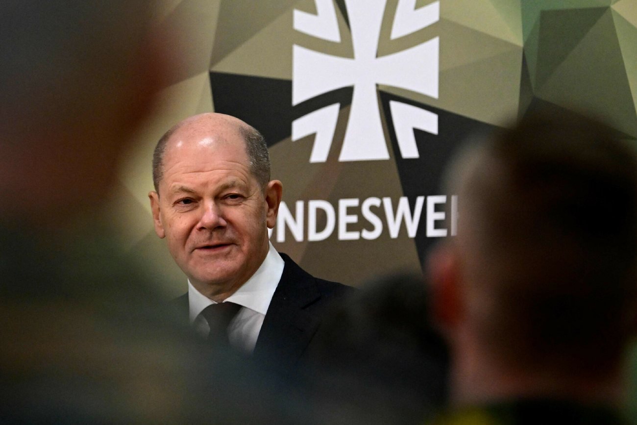 Kanclerz Niemiec Olaf Scholz w kwaterze Bundeswehry.