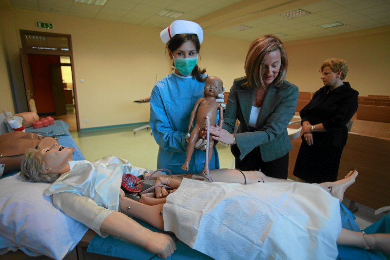 "Pokolenie Z" nie da się wziąć w kamasze. Ale może chociaż zabuli za studia? Młodzi lekarze wściekli na PiS