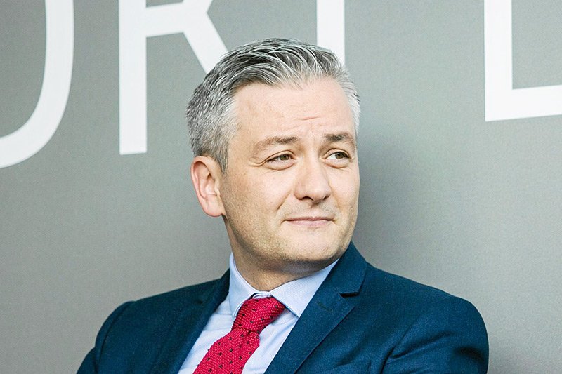 Prezydent Słupska Robert Biedroń boleśnie punktuje wicepremier ds. społecznych Beatę Szydło w sprawie protestu rodziców osób niepełnosprawnych.