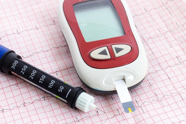 Chory na cukrzycę trafił do izby wytrzeźwień. Miał opaskę, by wezwać lekarza.