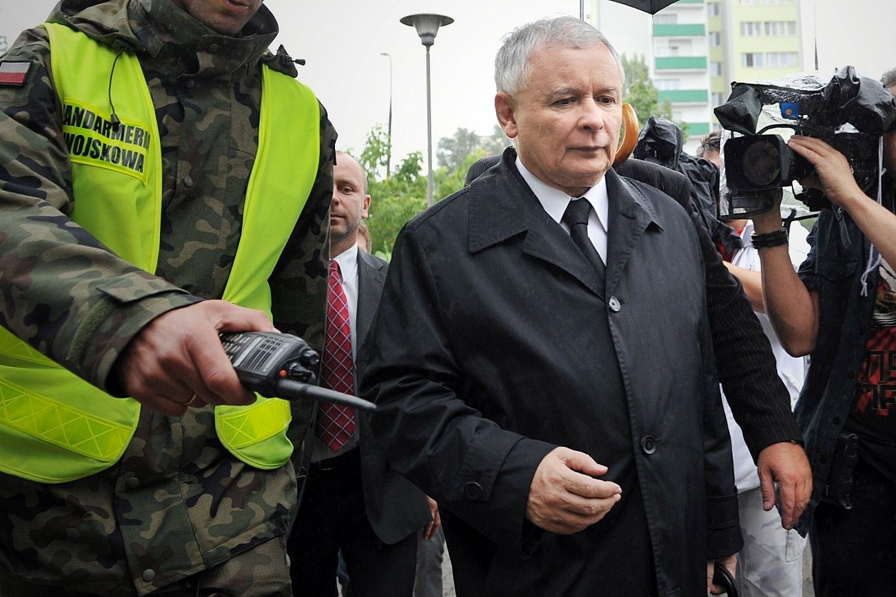 Nowe fakty ws. ochrony Jarosława Kaczyńskiego. Bronisław Komorowski i Janusz Zemke komentują.