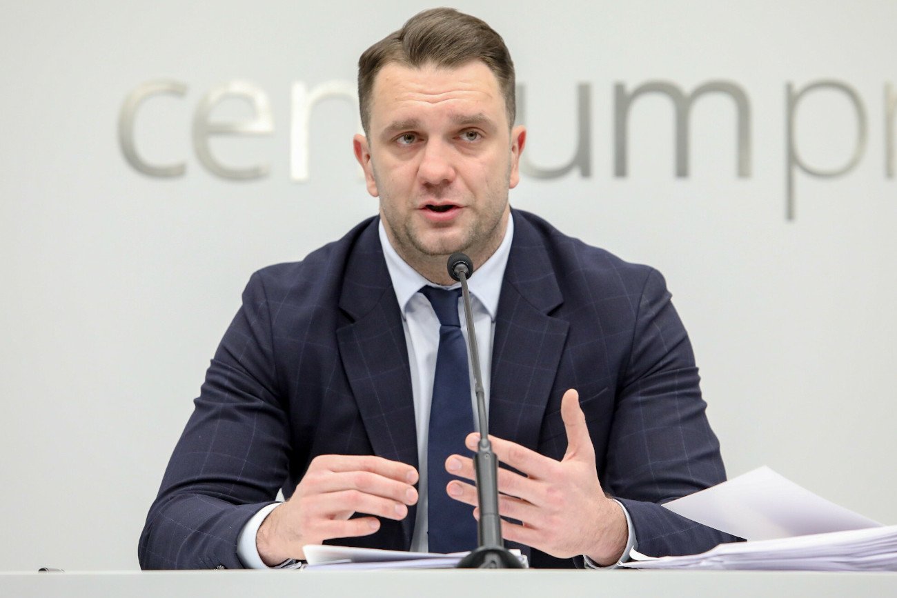 Jak politycy PiS reagują na konferencję wiceministra sportu Łukasza Mejzy?