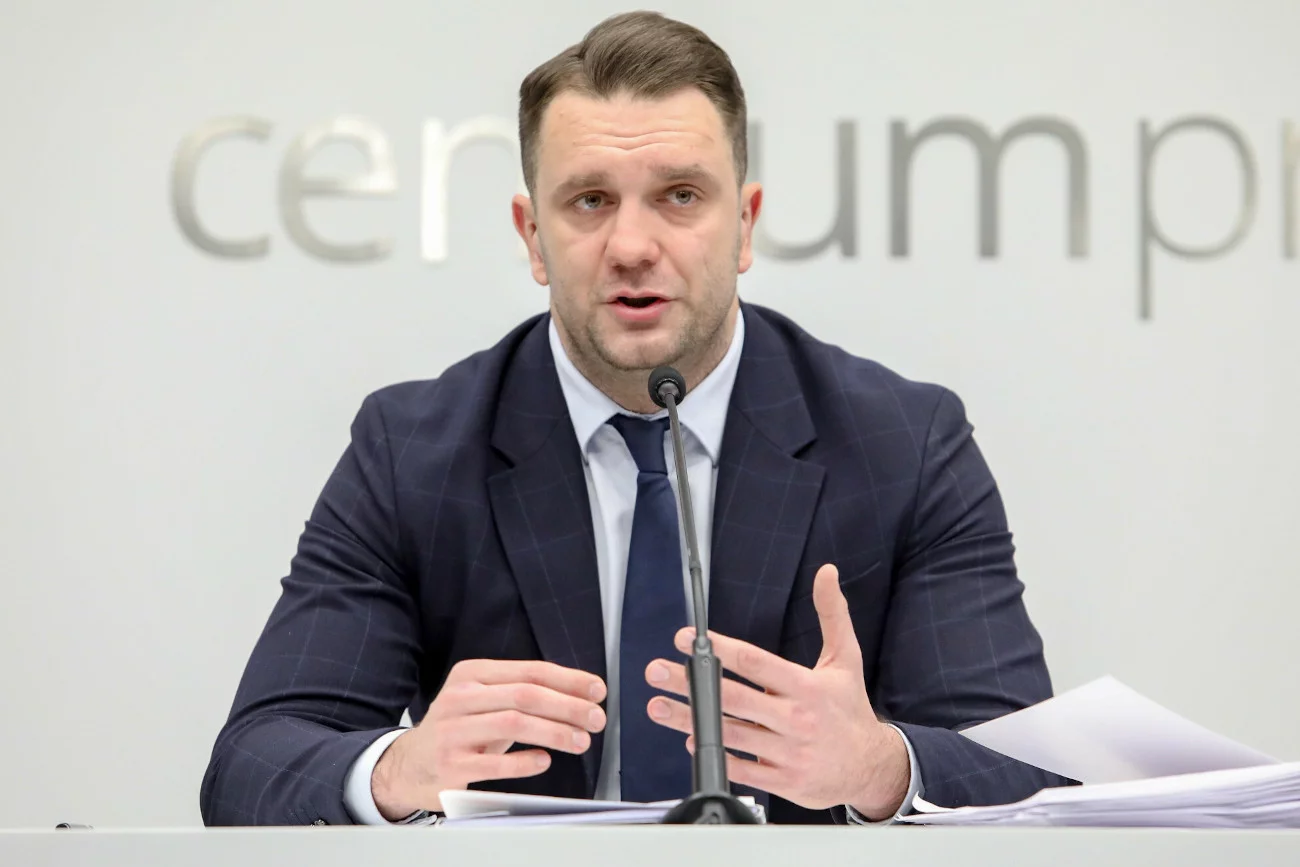 Jak politycy PiS reagują na konferencję wiceministra sportu Łukasza Mejzy?
