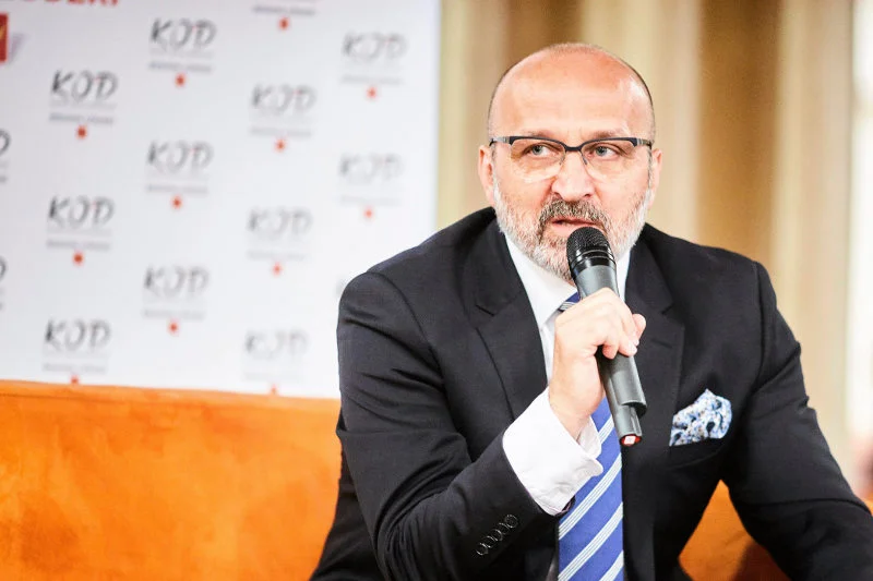 Kazimierz Marcinkiewicz postanowił zdementować informacje zawarte w książce napisanej przez jego byłą żonę.