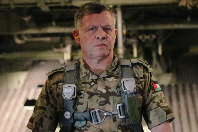 Król Abdullah II w wojskowym mundurze