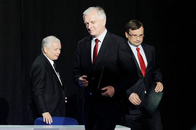 PiS nie rządzi samodzielnie. Jest w koalicji z Polską Razem Jarosława Gowina i Solidarną Polską Zbigniewa Ziobry.