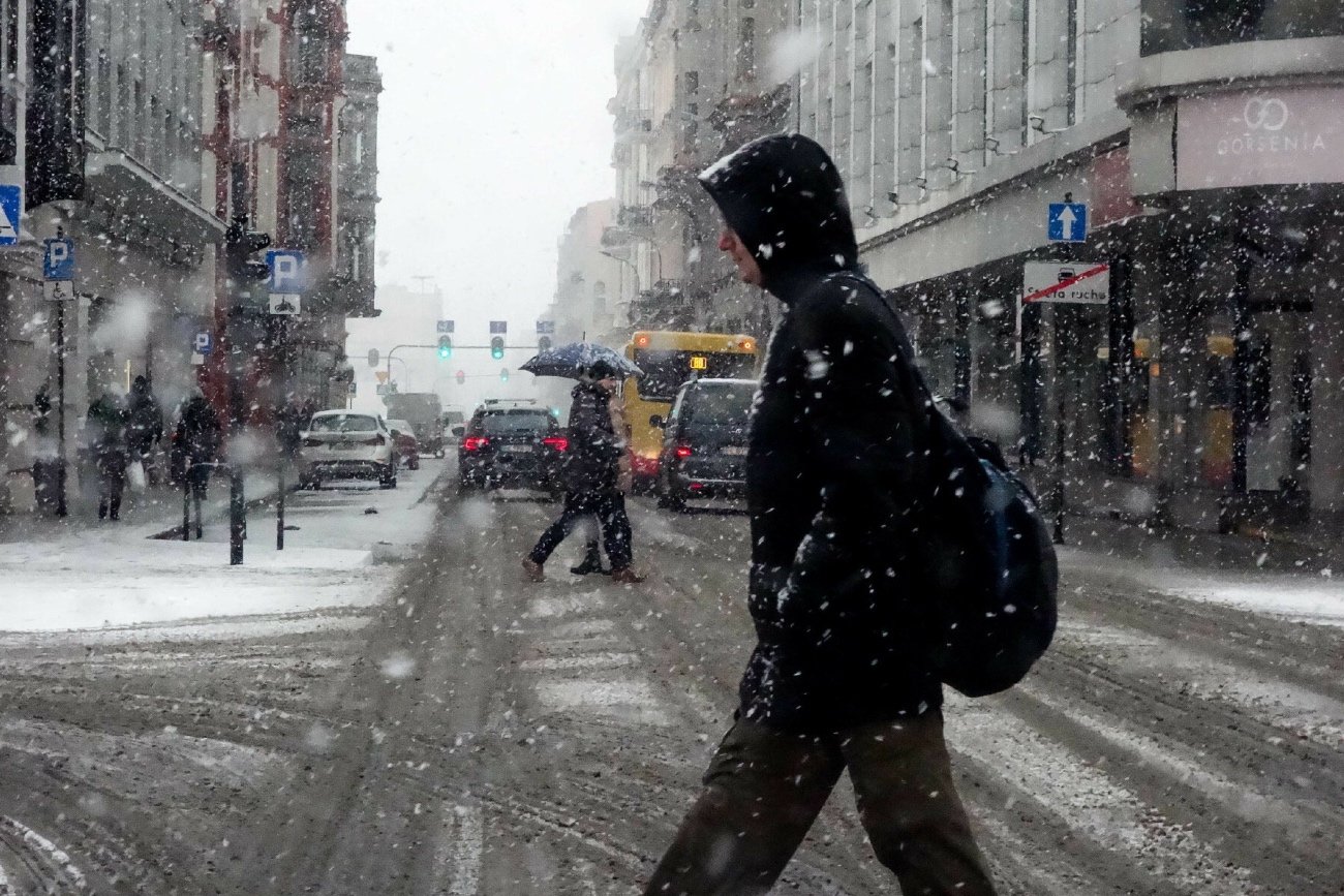 Do Polski zbliża się niż Tesle. Będzie zimno, mokro i mgliście.
