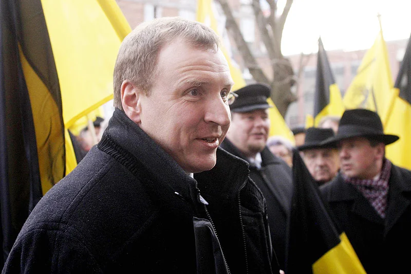 Kaszubi nigdy nie zamykali się w obrębie jednej partii. Spore wpływy wśród liderów kaszubskich ma więc np. Jacek Kurski.