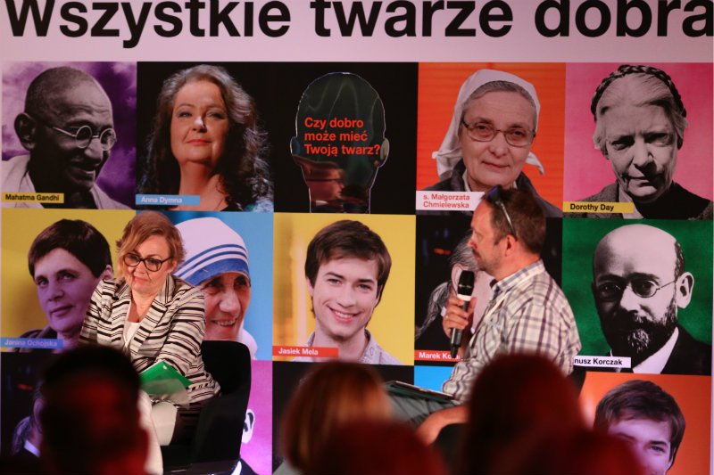 O tym, dlaczego warto pomagać, dyskutowano na debacie „Wszystkie twarze dobra” w ramach Miasteczka Myśli