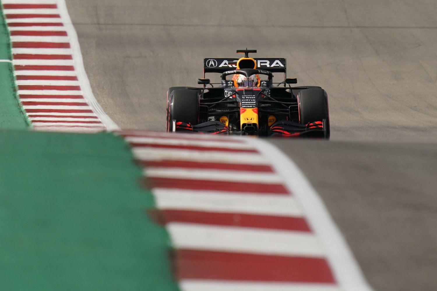 Max Verstappen i tym razem okazał się szybszy od Lewisa Hamiltona, kto wygra wyścig w Austin?