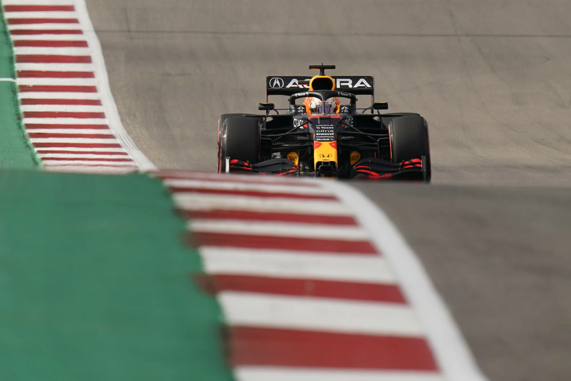 Max Verstappen i tym razem okazał się szybszy od Lewisa Hamiltona, kto wygra wyścig w Austin?