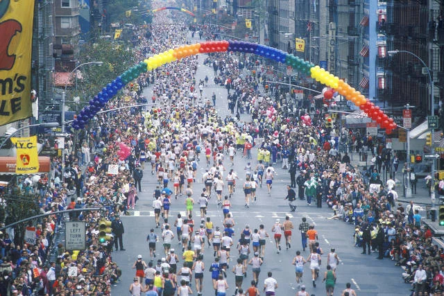 W Nowym Jorku maratończyków do sportowej rywalizacji zagrzewa nawet dwa miliony kibiców.