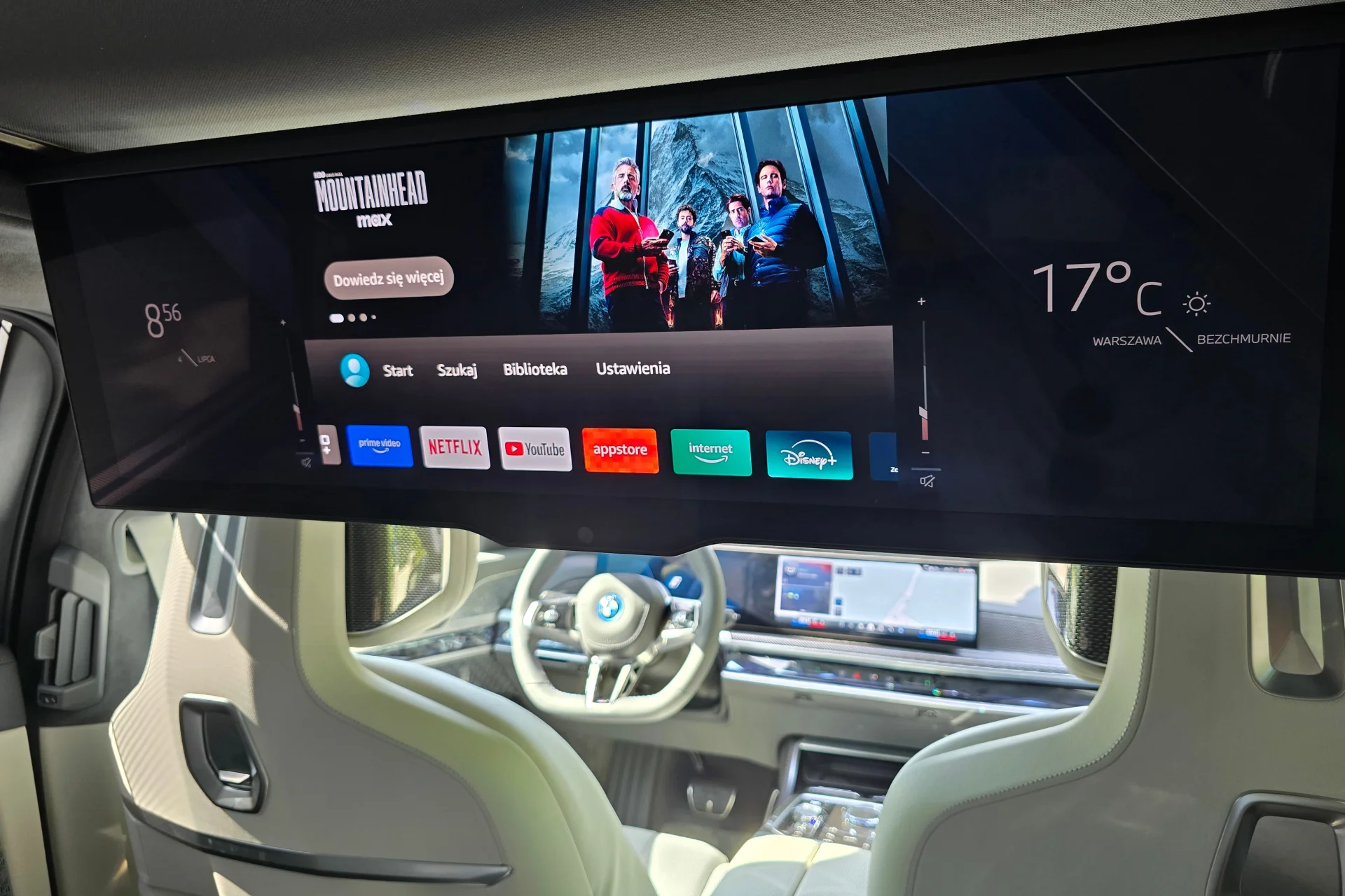 Panoramiczny ekran BMW i7 stale zachwyca.