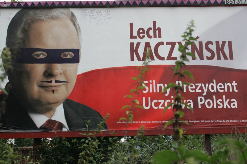 "Przemysł pogardy. Niszczenie wizerunku prezydenta Lecha Kaczyńskiego w latach 2005–2010 oraz po jego śmierci" - Książka, która według serwisu wPolityce udowadnia, jak brutalnie poniżano Lecha Kaczyńskiego.
