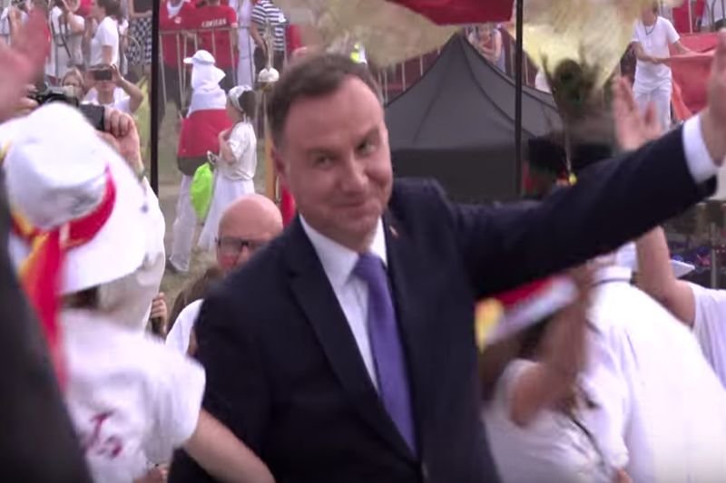 Andrzej Duda był honorowym gościem 2 czerwca na spotkaniu młodzieży w Lednicy. Prezydent uczestniczył w procesji, przemawiał i... zatańczył.