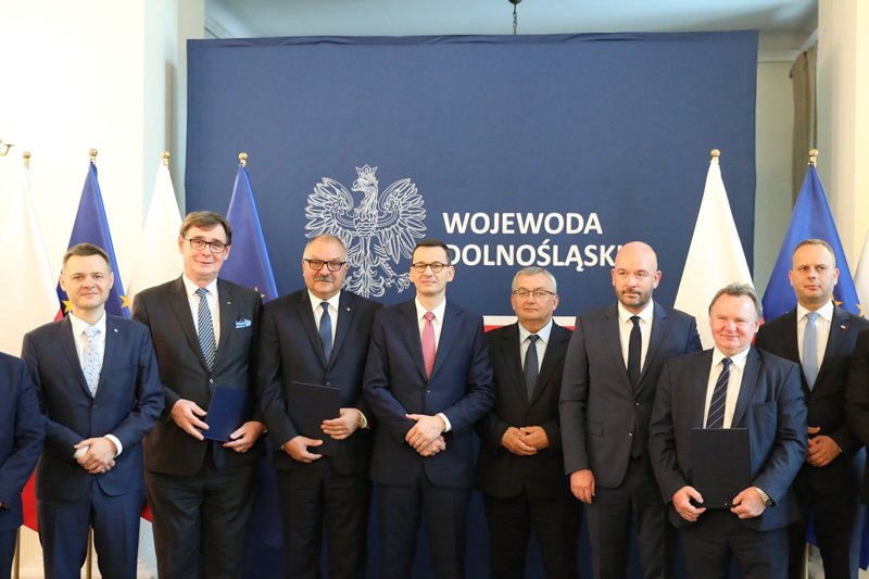 Kancelaria Premiera zamieściła na Twitterze wyjątkowo skomplikowany komunikat.