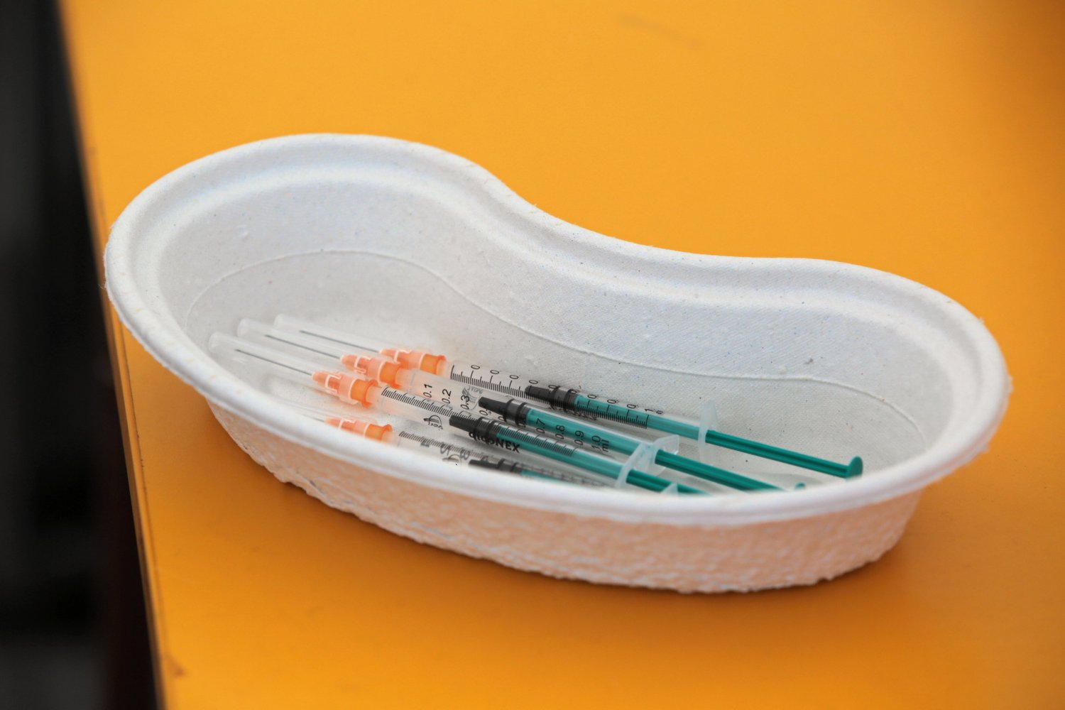 Szczepionka Novavax ma chronić przed wieloma mutacjami.