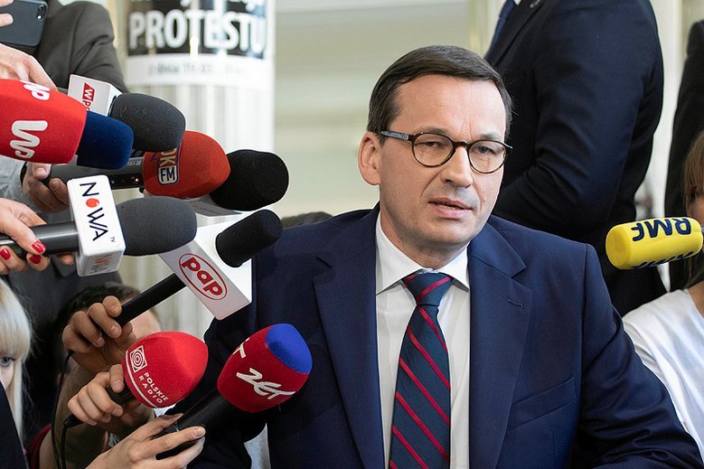 Mateusz Morawiecki znowu ostro zaatakował polskich dziennikarzy. Czy to sygnał, że po sądach przyszedł czas na walkę PiS z mediami?