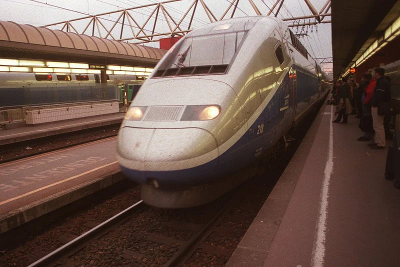Szybka kolej TGV miała połączyć Lizbonę i Madryt. Inwestycja pochłonęła miliony euro, a wiadomo, że nie zostanie zrealizowana.