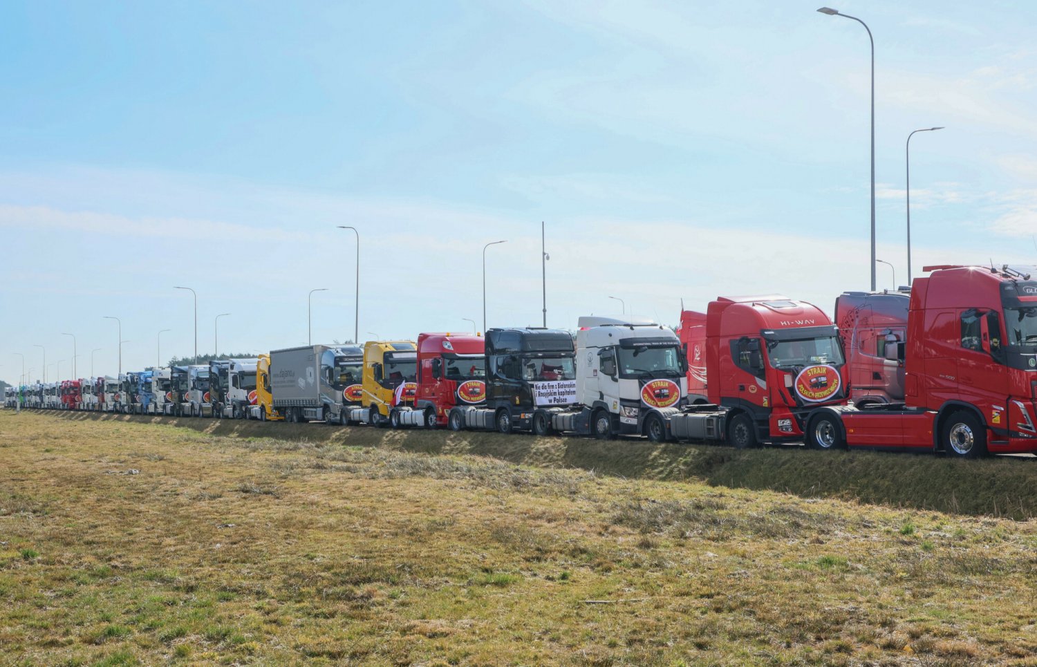 200 kierowców ciężarówek zapowiedziało blokadę Warszawy.