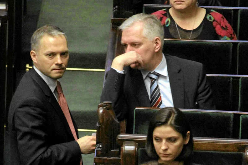 Jacek Żalek, mąż zaufania Jarosława Gowina, alarmuje komisję wyborczą i zarzuca manipulacje podczas kampanii.
