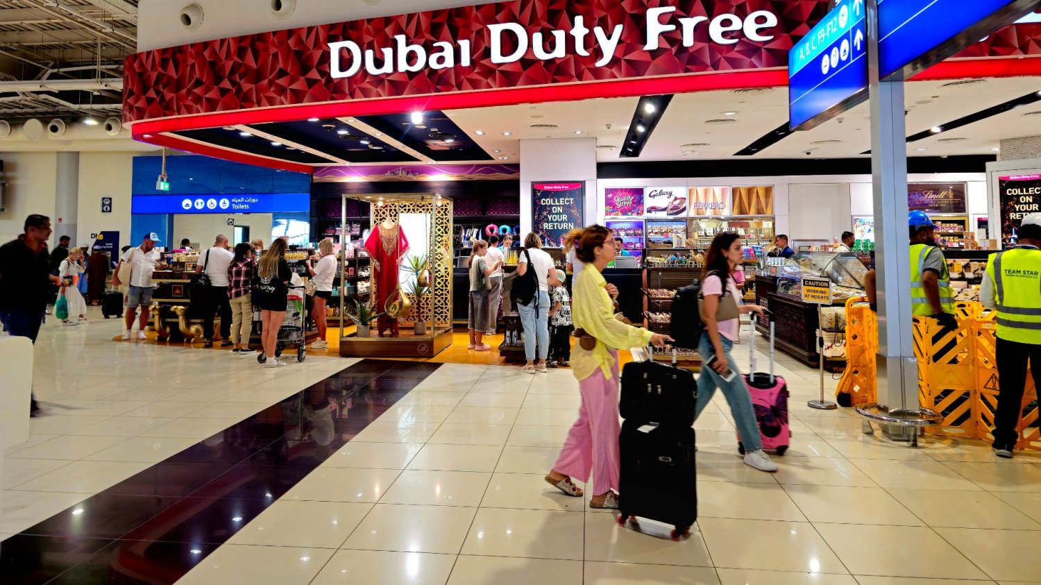 Lotnisko w Dubaju zmusza zagranicznych przewoźników do odwołania setek lotów Lotnisko w Dubaju ogranicza liczbę lotów dla zagranicznych przewoźników