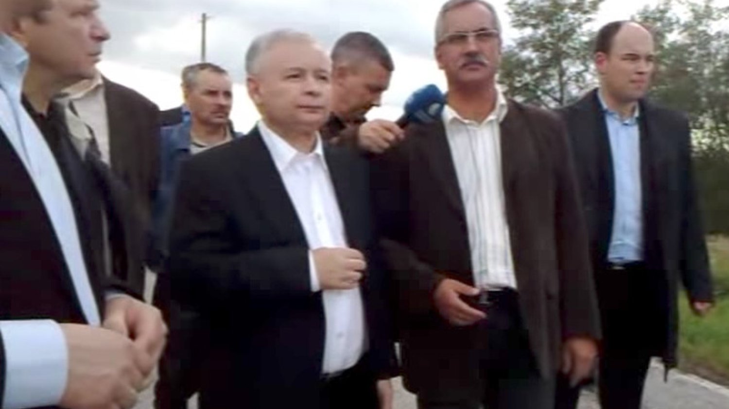 Prezes PiS Jarosław Kaczyński odwiedził Podkarpacie podczas powodzi w 2010 roku.