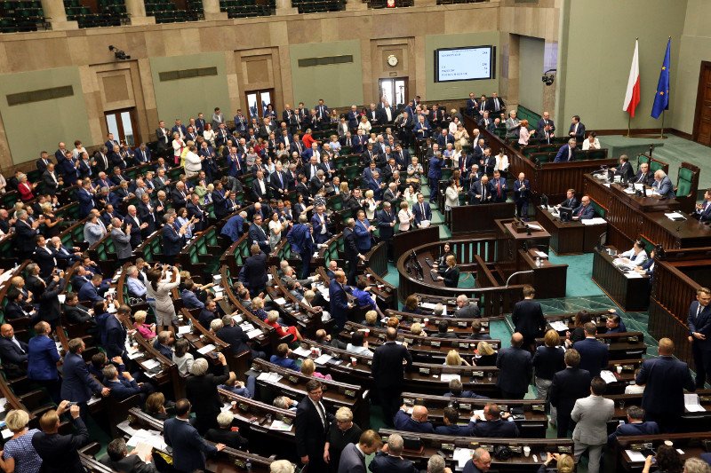 Poseł Nowoczesnej Jerzy Meysztowicz został pozbawiony miesięcznego uposażenia.